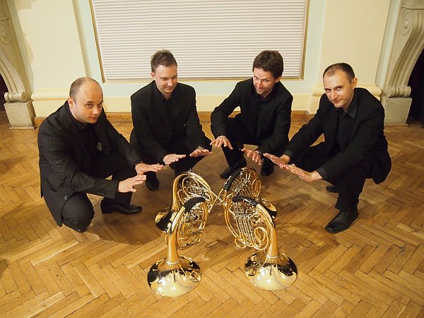 Cracow Horn Quartet. Od lewej: Marek Gumiela, Artur Tyński, Paweł Dziewoński, Adam Kozłowski